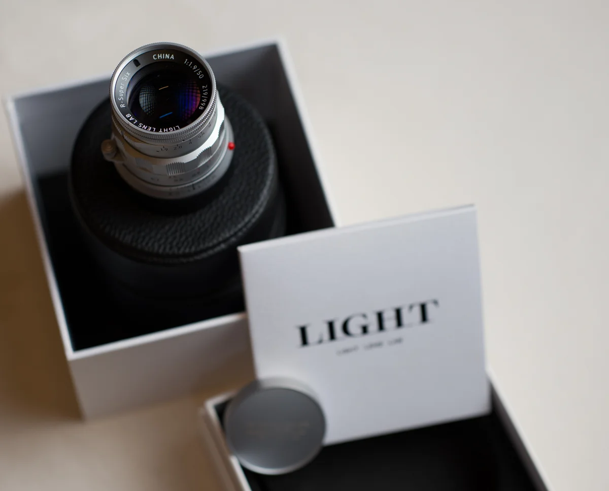 Fantastic premium packaging. Includes a leather case.
