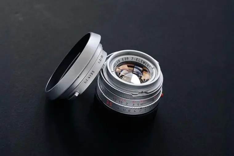 Mandler 35mm f/2 in silver aluminum